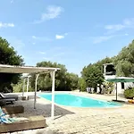 Trullo Happiness אוסטוני